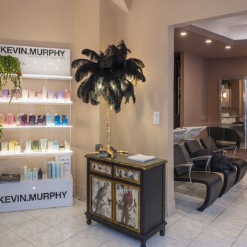 Frédérick et Pascale - L'accueil - Hair Salons Near Me - Paris, 75 Frédérick et Pascale - L'accueil - Hair Salons Near Me - Paris, 75