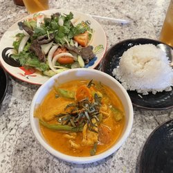 Chiangmai Thai Kitchen - Chicken Panang Curry, Yum Nuah Salad