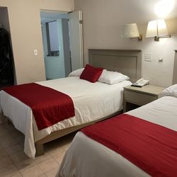 Hotel Huizache - Room with two queen beds