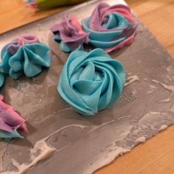 Sur La Table - Frosting piping florals - Kitchen Supplies Near Me - Costa Mesa, California Sur La Table - Frosting piping florals - Kitchen Supplies Near Me - Costa Mesa, California