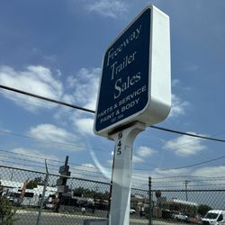 Freeway Trailer Sales - Street Sign