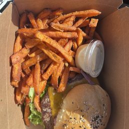 Cheeseburger and sweet potato fries Cheeseburger and sweet potato fries