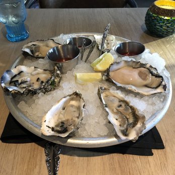 Herringbone Waikiki - Half dozen oysters - Seafood Near Me - Honolulu, Hawaii