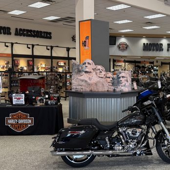 Superstition Harley-Davidson - Photo opportunity with Mt. Rushmore - Motorcycle Dealers Near Me - Apache Junction, Arizona