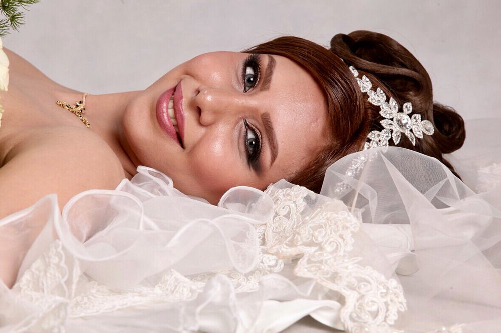 Azi Beautique Logo