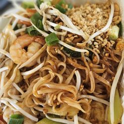 Tuk Tuk Thai Food Truck - Shrimp pad thai