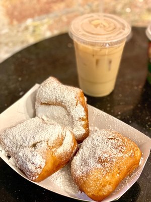 Cafe Beignet, Royal Street by null