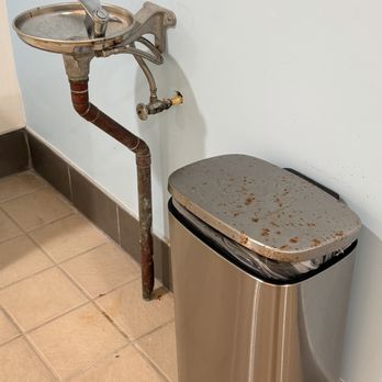 Hilton Garden Inn Columbus - Rusted towel bin and drinking fountain. - Hotels Near Me - Columbus, Georgia