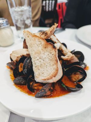 Photo of Avanzare Italian Restaurant - Lombard, IL, US. Mussels appetizer