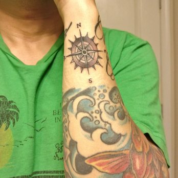 Comes A Time Tattoo - Small compass - Piercing Near Me - Fairfax, Virginia Comes A Time Tattoo - Small compass - Piercing Near Me - Fairfax, Virginia