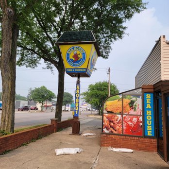 Seahouse Fish & Chicken - Fried Chicken Takeaway - Seahorse ad sign. - Seafood Near Me - Lansing, Michigan Seahouse Fish & Chicken - Fried Chicken Takeaway - Seahorse ad sign. - Seafood Near Me - Lansing, Michigan