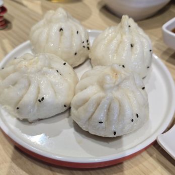 Mom’s Pan Fried Bun - Braised pork pan fried buns $7.99 - Dumplings Near Me - Toronto, Ontario Mom’s Pan Fried Bun - Braised pork pan fried buns $7.99 - Dumplings Near Me - Toronto, Ontario