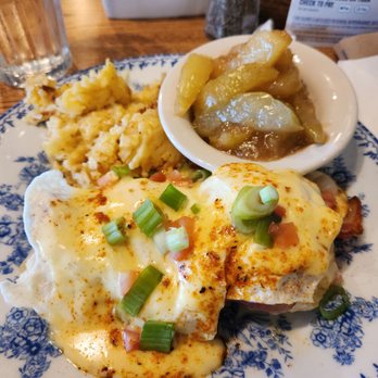 Cracker Barrel Old Country Store - American Near Me - Branson, Missouri