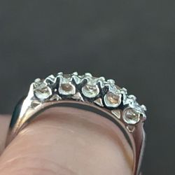 Millard Jewelers - Side view of diamond settings