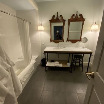 Hotel on North - Bathroom with the coolest custom industrial details - Hotels Near Me - Pittsfield, Massachusetts Hotel on North - Bathroom with the coolest custom industrial details - Hotels Near Me - Pittsfield, Massachusetts