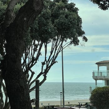 Bruce's Beach - Narrow parking lot view - Parks Near Me - Manhattan Beach, California