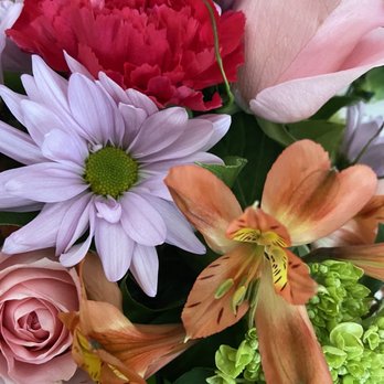 Bloomin' Basket Florist - Colorful Hand Selected Bouquet For Mom - Florists Near Me - Melbourne, Florida