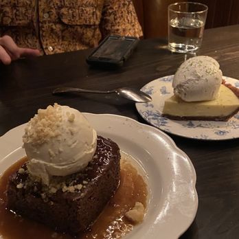 Armitage Alehouse - Sticky Date Cake & Key Lime Pie - Pubs Near Me - Chicago, Illinois Armitage Alehouse - Sticky Date Cake & Key Lime Pie - Pubs Near Me - Chicago, Illinois
