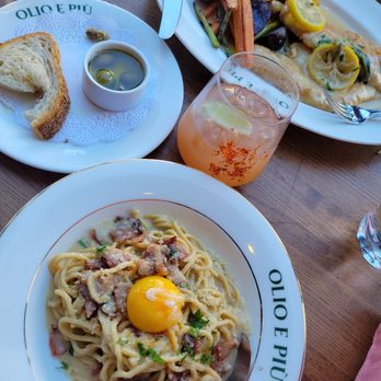 Olio e Più - Spaghetti alla carbonate and Piccata limone e salvia - Pizza Near Me - New York, New York Olio e Più - Spaghetti alla carbonate and Piccata limone e salvia - Pizza Near Me - New York, New York