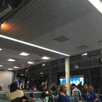 United Airlines - The waiting game. - Airlines Near Me - Chicago, Illinois