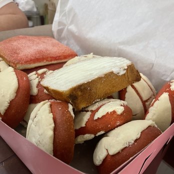 Panaderia La Mixteca Poblana - a basket of doughnuts - Bakeries Near Me - Las Vegas, Nevada Panaderia La Mixteca Poblana - a basket of doughnuts - Bakeries Near Me - Las Vegas, Nevada