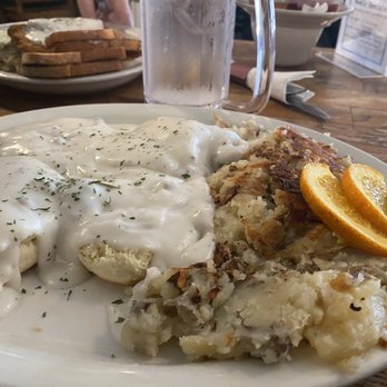 Krain Corner Inn - Biscuits and gravy with hashbrowns - Breakfast & Brunch Near Me - Enumclaw, Washington