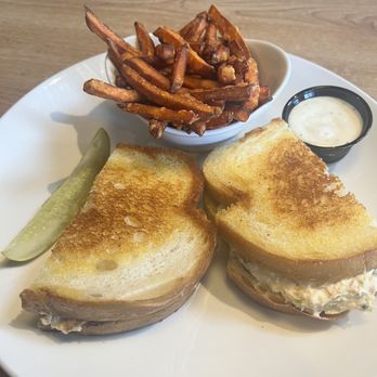 Broken Yolk Cafe - Breakfast & Brunch Near Me - Santee, California