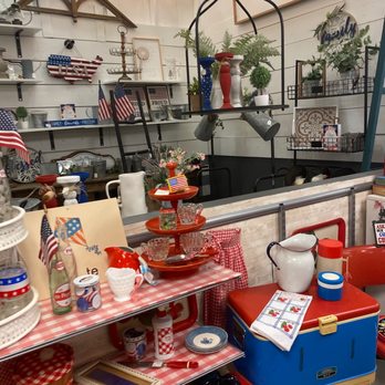 Grapevine Antique Market - Antiques Near Me - Grapevine, Texas