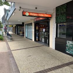 Ridgey Didge Pies - Tucked away entry.