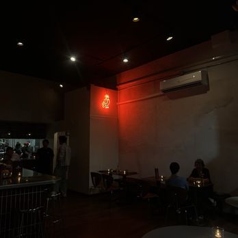 Pigeonhole - Interior - Cocktail Bars Near Me - Honolulu, Hawaii