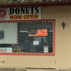 Country Donuts - Exterior