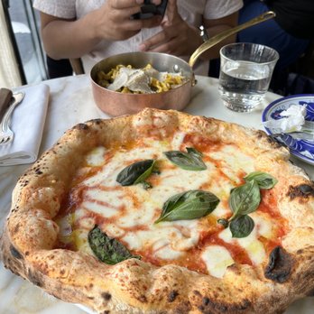 Pink Mamma - Margherita pizza - Steakhouses Near Me - Paris, 75 Pink Mamma - Margherita pizza - Steakhouses Near Me - Paris, 75
