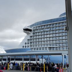 Smith Cove Cruise Terminal at Pier 91 - First time here at the Seatle Cruise Terminal with RCL