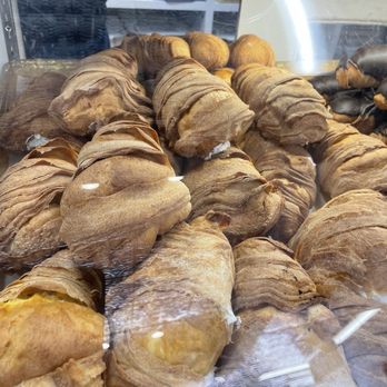 Mike's Pastry - Amazing selection! - Bakeries Near Me - Boston, Massachusetts