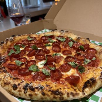 Quicksand Bar à Vin - Pepperoni pizza - Wine Bars Near Me - Orlando, Florida Quicksand Bar à Vin - Pepperoni pizza - Wine Bars Near Me - Orlando, Florida