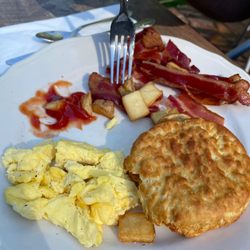 Camas Dining Room - What lumberjack would be satisfied by these portions?