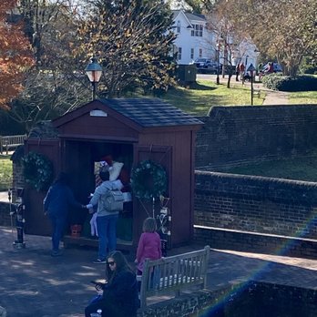 Williamsburg Christmas Market - Santa's chalet - Public Markets Near Me - Williamsburg, Virginia