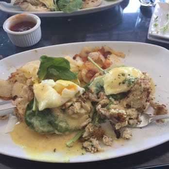 Hershey Pantry - Eggs florentine with crab - Breakfast & Brunch Near Me - Hershey, Pennsylvania