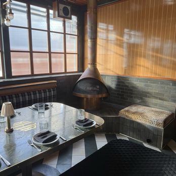 Born & Raised - Dining area - Steakhouses Near Me - San Diego, California Born & Raised - Dining area - Steakhouses Near Me - San Diego, California