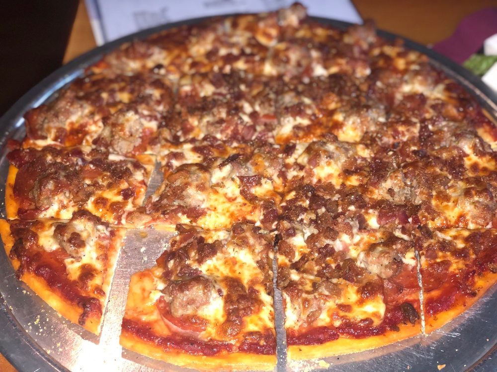 Log Tavern Pizza Logo