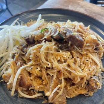 Seth Thai Restaurant - Pad Thai w/ crispy pork - Thai Near Me - New York, New York