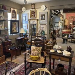Peninsula Village Antiques - Interior