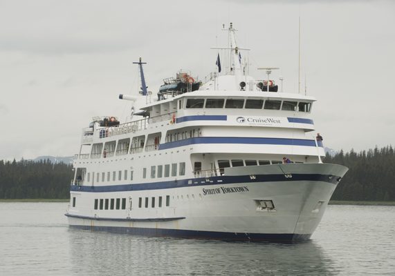 Glacier Bay Lodge & Tours by null