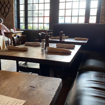 The Ginger Man - Dinning area - New American Near Me - Greenwich, Connecticut