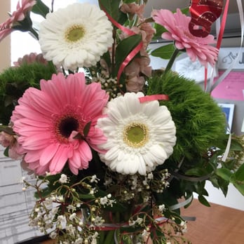 Bloomin Crazy Floral - Vase rotated. What I received. This is there "crazy in love daisy arrangement" top tier with mostly filler. - Florists Near Me - Astoria, Oregon