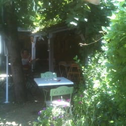 Le petit jardin - Table for 2 at Le petit jardin in Beynac