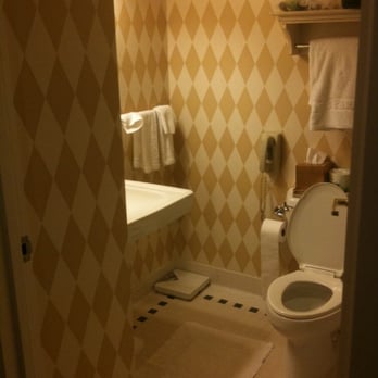 Phoenix Park Hotel - Bathroom - Hotels Near Me - Washington, DC, District of Columbia