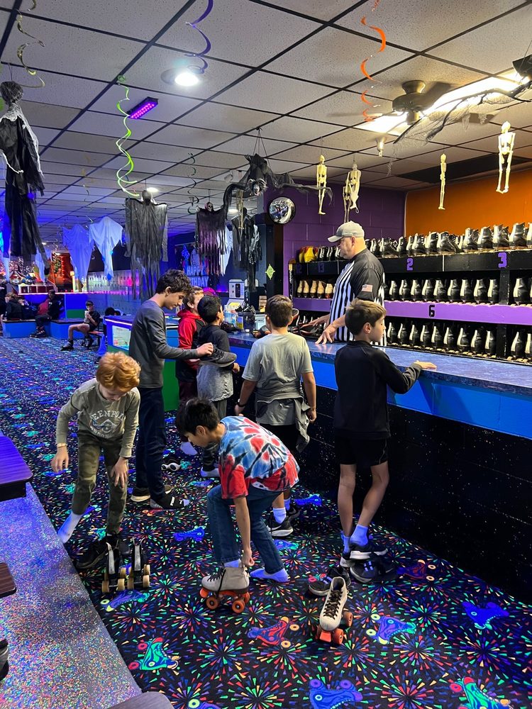 JUST FOR FUN ROLLER RINK Updated September 2024 37 Reviews 139 N