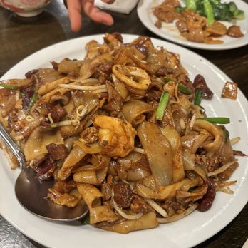 Mein Restaurant - Beef Flat Rice Noodle w seafood - Chinese Near Me - Houston, Texas Mein Restaurant - Beef Flat Rice Noodle w seafood - Chinese Near Me - Houston, Texas