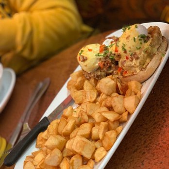 Another Broken Egg Cafe - Crab cake bene - Breakfast & Brunch Near Me - Burbank, California